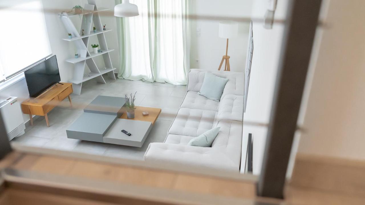 A Brand New, Beautifully Decorated Maisonette. Халкис Екстериор снимка
