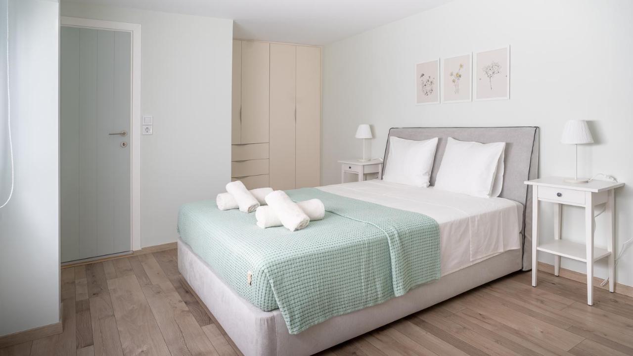 A Brand New, Beautifully Decorated Maisonette. Халкис Екстериор снимка